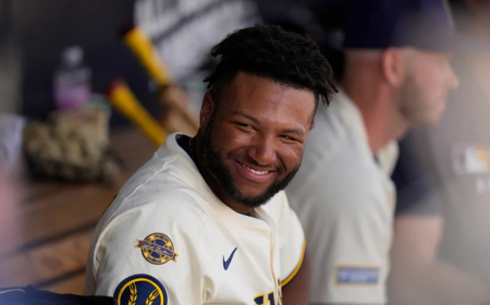 Milwaukee lleva a Jackson Chourio con cautela