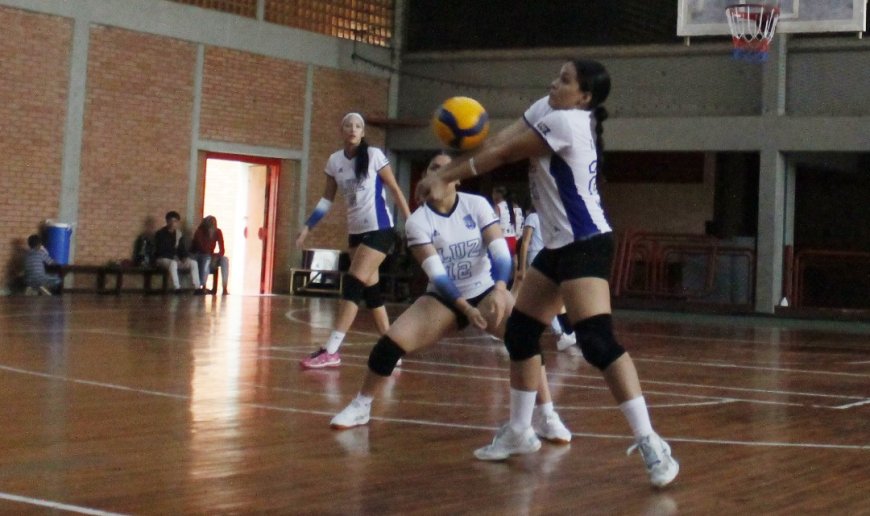 El voleibol sube el telón en los 60 años de la Dirección de Deportes  de LUZ
