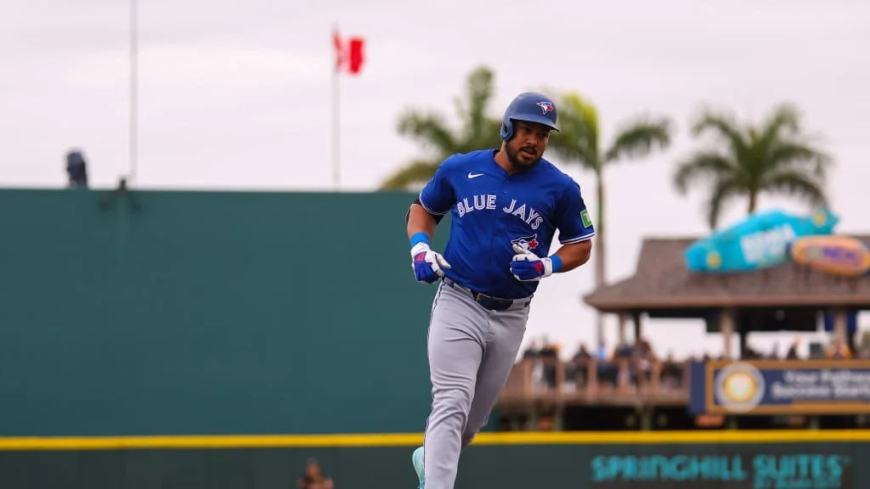 Santander resurge con jonrón e lusiona a Toronto