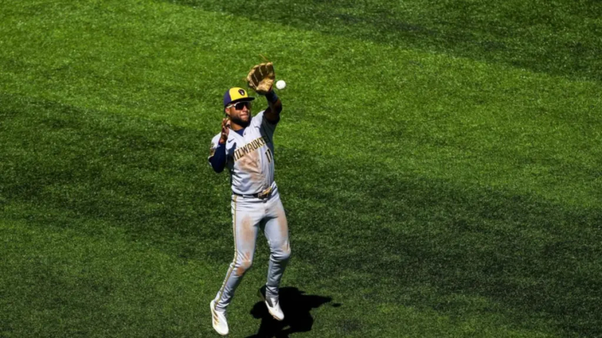 Jackson Chourio brilló y Milwaikee es el primero en postemporada