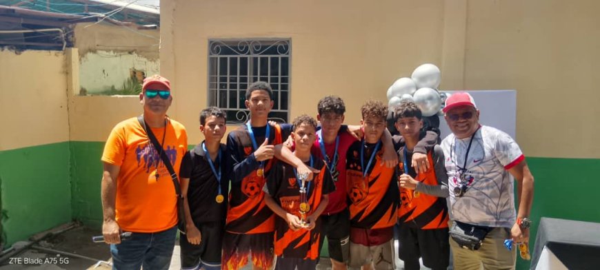 "Ma' Vieja" se coronó en la Copa "Luis Urribarrí" de futsal.