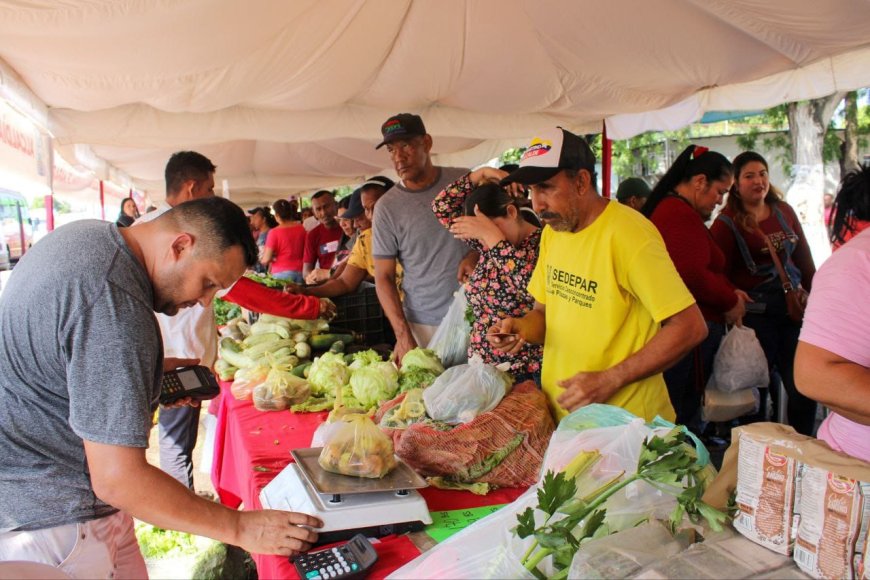Más de 4.5 toneladas de alimentos distribuyo Mercado de Di Martino en Francisco Eugenio Bustamante