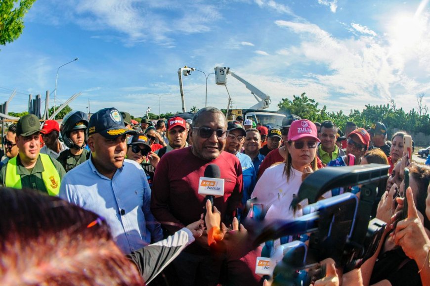 Luis Caldera ilumina 85 kilómetros de la avenida Intercomunal de la COL