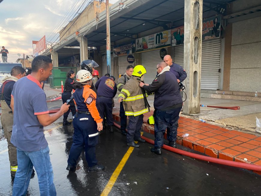 400 funcionarios movilizó la Alcaldía para controlar incendio en Mercado Las Playitas