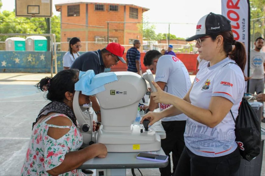 MARACAIBO: Alcaldía regaló lentes a niños con patologías y subsidió a adultos