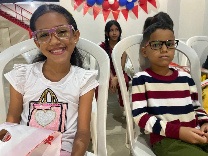 Más lentes a los muchachos entregó Di Martino  