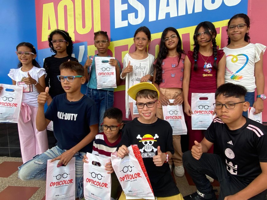 Más lentes a los muchachos entregó Di Martino  