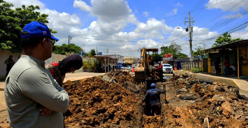 7 mil familias del oeste de Maracaibo felices con sustitución de 100 metros de colectores 