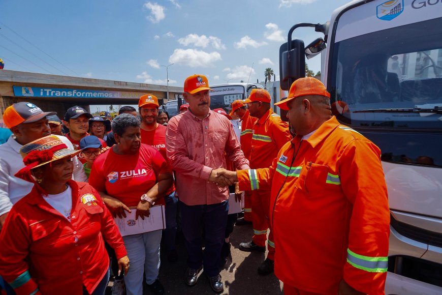 22 unidades entregó Luis Caldera para la recolección de basura de 10 parroquias