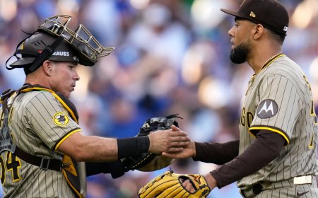 Robert Suárez puso el candado y San Diego niveló la serie
