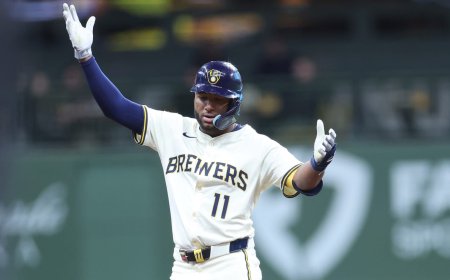 Jackson Chourio castigó a Daniel Palencia con su prrimer jonrón de play off
