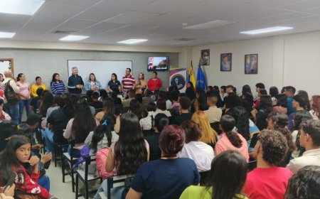 E𝐧 ambiente navideño, 𝐥𝐚 𝐔𝐁𝐕 𝐙𝐮𝐥𝐢𝐚 𝐝𝐢𝐨 𝐥𝐚 𝐛𝐢𝐞𝐧𝐯𝐞𝐧𝐢𝐝𝐚 𝐚 𝐞𝐬𝐭𝐮𝐝𝐢𝐚𝐧𝐭𝐞𝐬 𝐧𝐮𝐞𝐯𝐨 𝐢𝐧𝐠𝐫𝐞𝐬𝐨