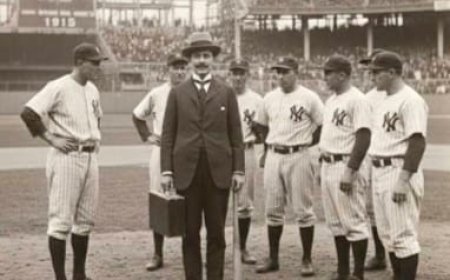 San José Gregorio Hernández visitó el Yankees Stadium