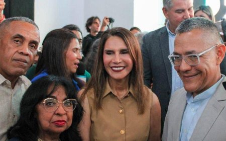 Ana Clara Barboza de Di Martino acompañó al Ministro de Cultura en la Filven