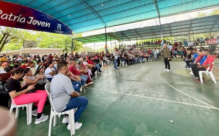 Di Martino entregó financiamiento a proyectos aprobados en Consulta de la Juventud