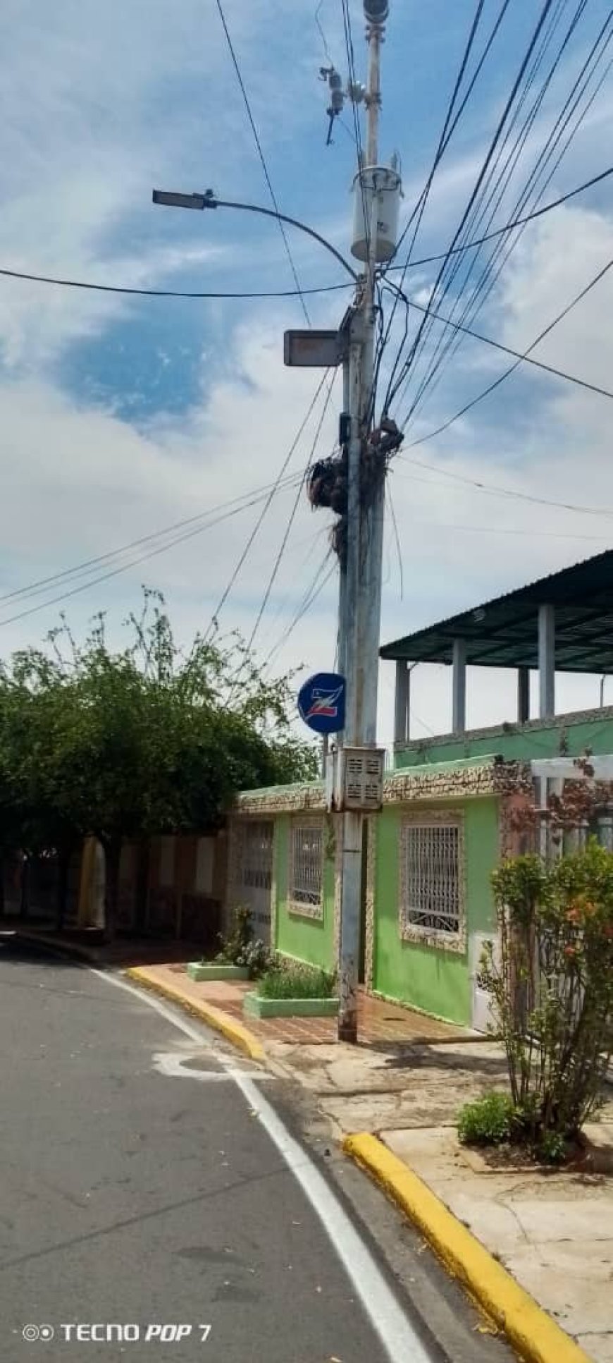 Vecinos de calle 96G de San Miguel afectados por transformador dañado