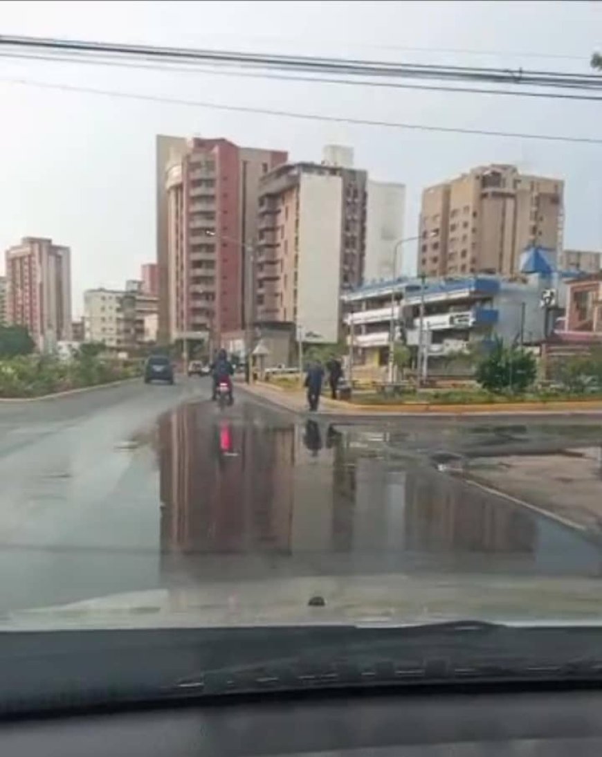 MARACAIBO: Botes de agua afectan y afean la ciudad: Alcaldía los acabará