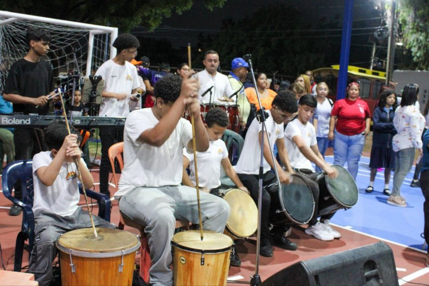 Vecinos de la Plaza El Jazmín celebraron su recuperación con una fiesta cultural