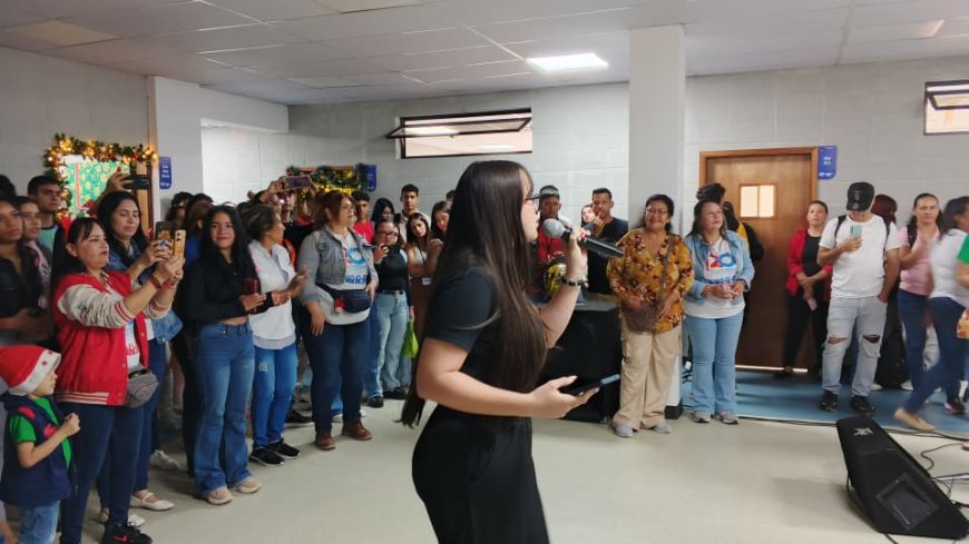 E𝐧 ambiente navideño, 𝐥𝐚 𝐔𝐁𝐕 𝐙𝐮𝐥𝐢𝐚 𝐝𝐢𝐨 𝐥𝐚 𝐛𝐢𝐞𝐧𝐯𝐞𝐧𝐢𝐝𝐚 𝐚 𝐞𝐬𝐭𝐮𝐝𝐢𝐚𝐧𝐭𝐞𝐬 𝐧𝐮𝐞𝐯𝐨 𝐢𝐧𝐠𝐫𝐞𝐬𝐨