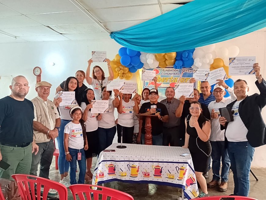Culminó curso de locución en la Emisora Libertador 97.5 FM a miembros del poder popular 