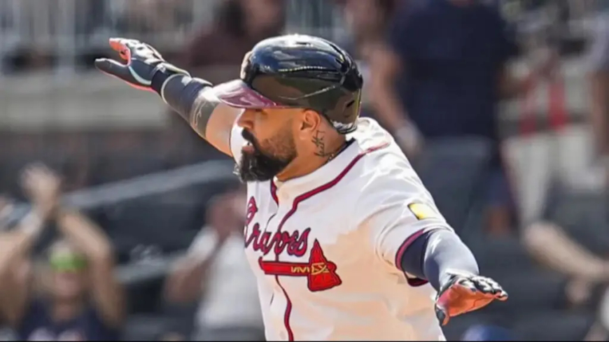 Atlanta satisfecho con el trabajo de Sandy León y lo volvió a firmar