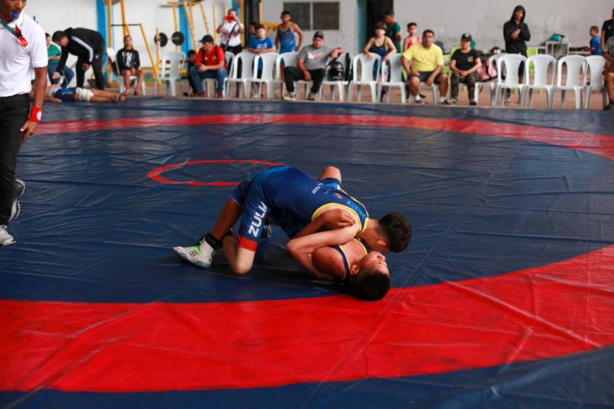 Talento del bueno en Festival de Lucha Olímpica hacia los Nacionales Comunales