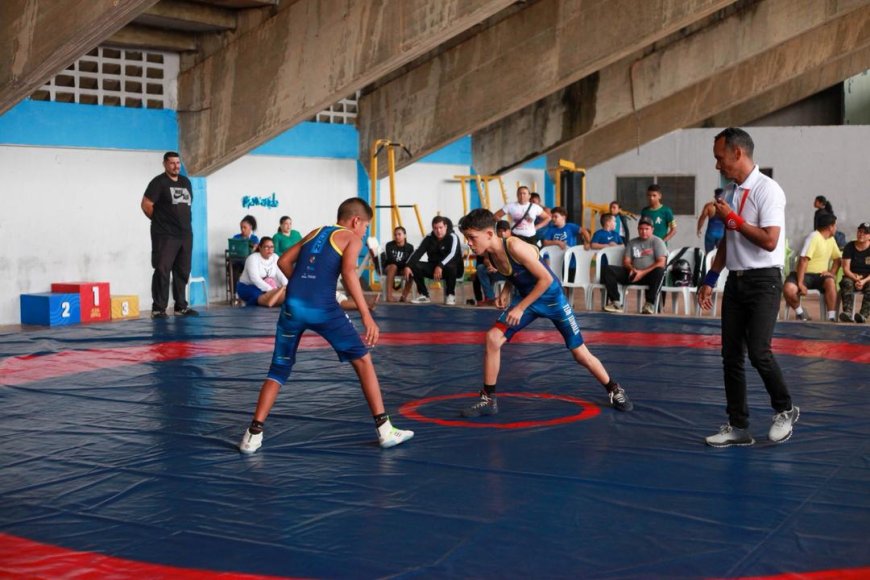 Talento del bueno en Festival de Lucha Olímpica hacia los Nacionales Comunales