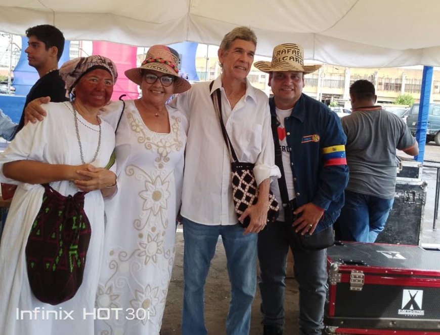 En el Mercado Las Pulgas celebraron aniversario con acto en apoyo a la paz