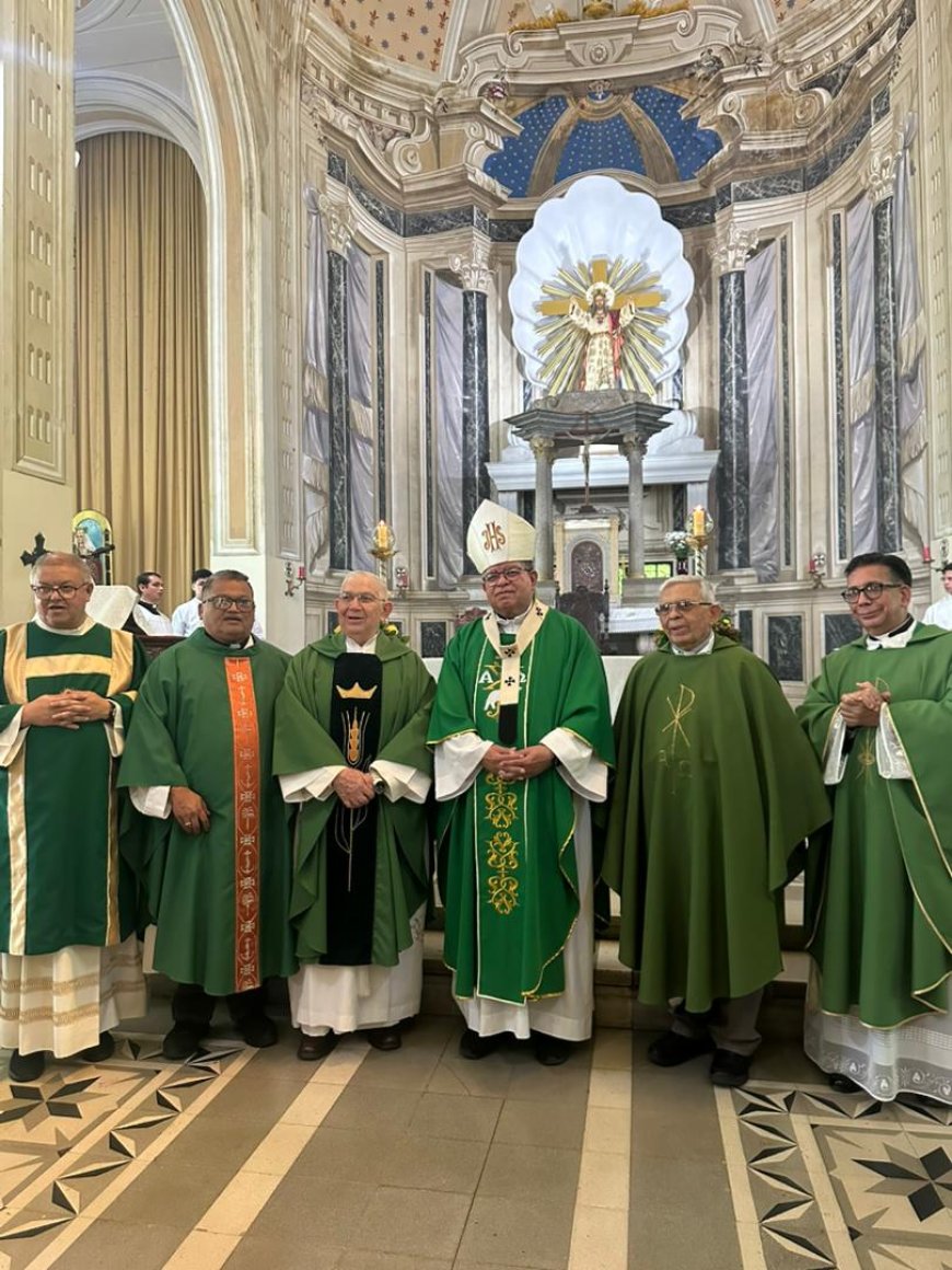Edgar Doria, párroco de iglesia Sagrado Corazón de Jesús: Primera Dama de Maracaibo lo acompañó