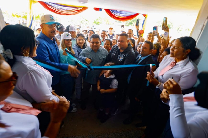 GIRA DE LUIS CALDERA: Entrega de escuela y anuncio de 40 casas para afectados por sismo en Baralt