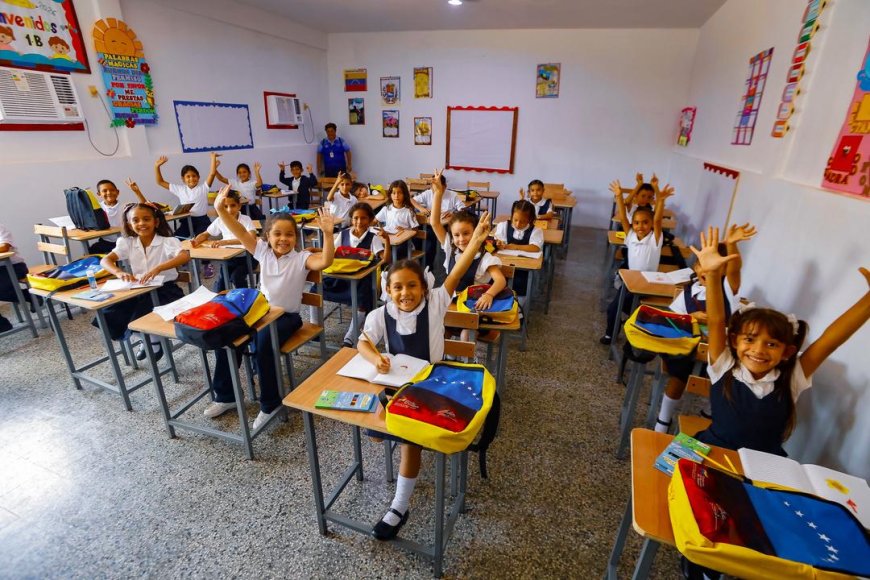 GIRA DE LUIS CALDERA: Entrega de escuela y anuncio de 40 casas para afectados por sismo en Baralt