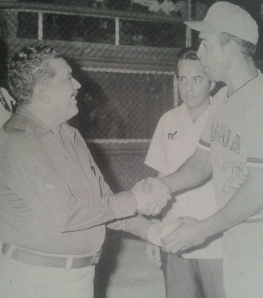 Al igual que “El Musiu”, “El Premier” desbordó simpatía como narrador de béisbol