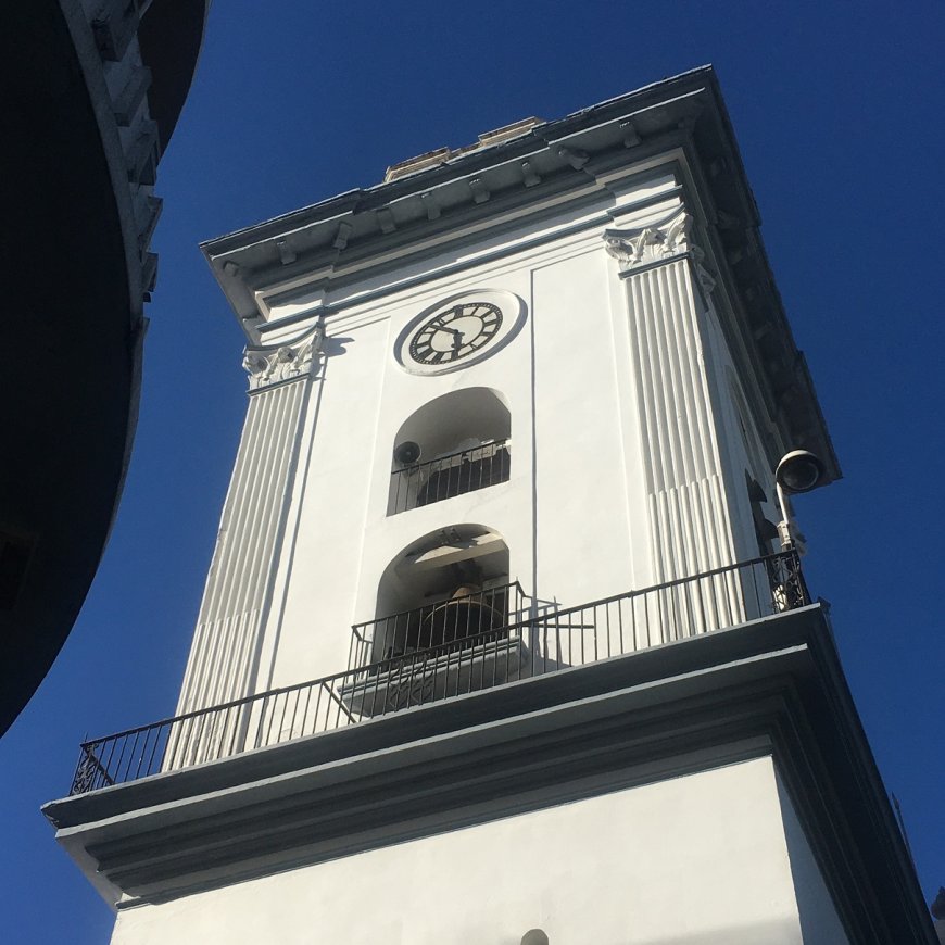 Con siete relojes, la Catedral ha marcado el paso de la historia