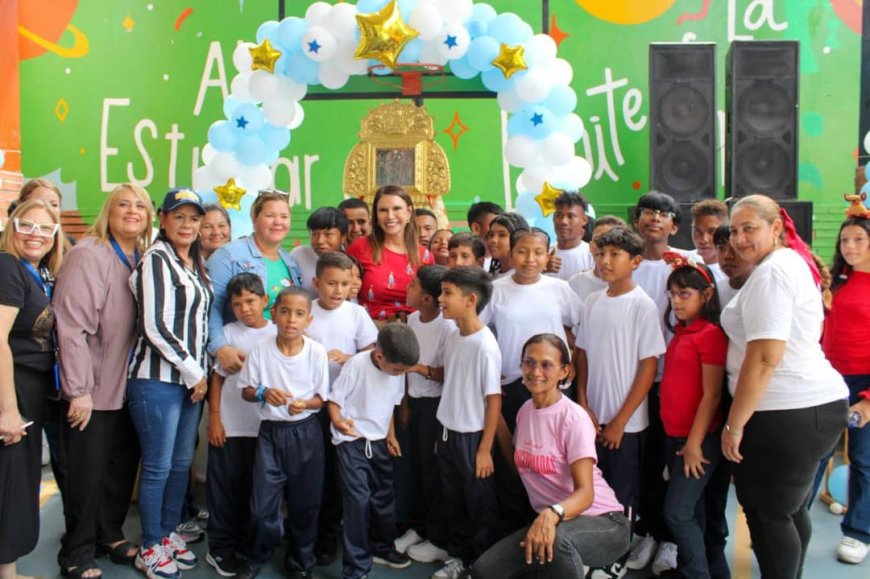 La Chinita visitó y bendijo a los niños y niñas de la Fundación Niños del Sol