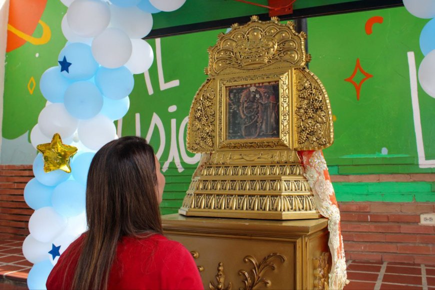 La Chinita visitó y bendijo a los niños y niñas de la Fundación Niños del Sol
