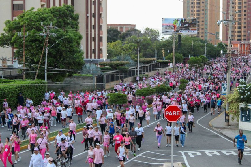 Maracaibo se vistio de rosa en la  25° Caminata por la Vida de FAMAC