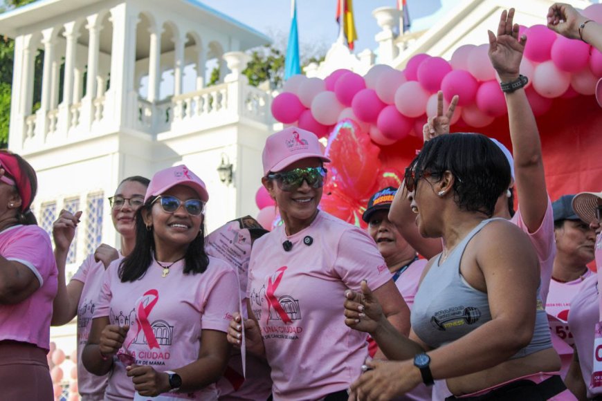 Maracaibo se vistio de rosa en la  25° Caminata por la Vida de FAMAC
