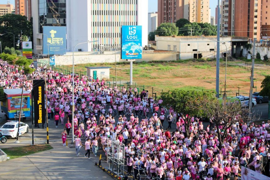 Maracaibo se vistio de rosa en la  25° Caminata por la Vida de FAMAC