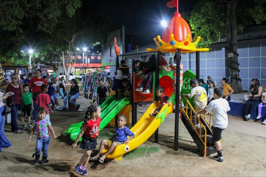 Con una gran fiesta por sus 77 años, Alcaldía reinauguró plaza del 18 de Octubre