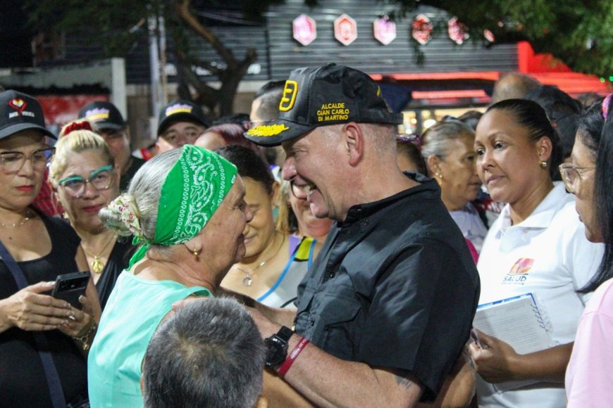 Con una gran fiesta por sus 77 años, Alcaldía reinauguró plaza del 18 de Octubre