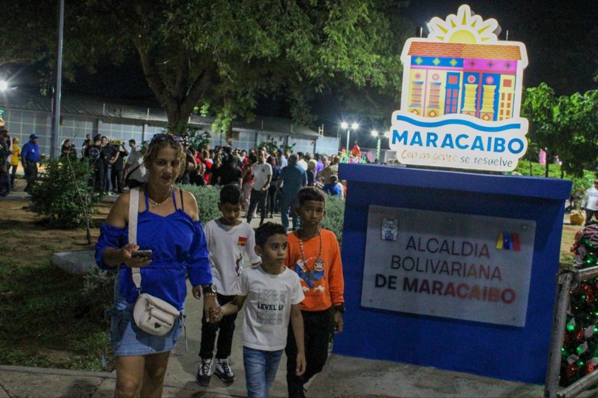 Con una gran fiesta por sus 77 años, Alcaldía reinauguró plaza del 18 de Octubre