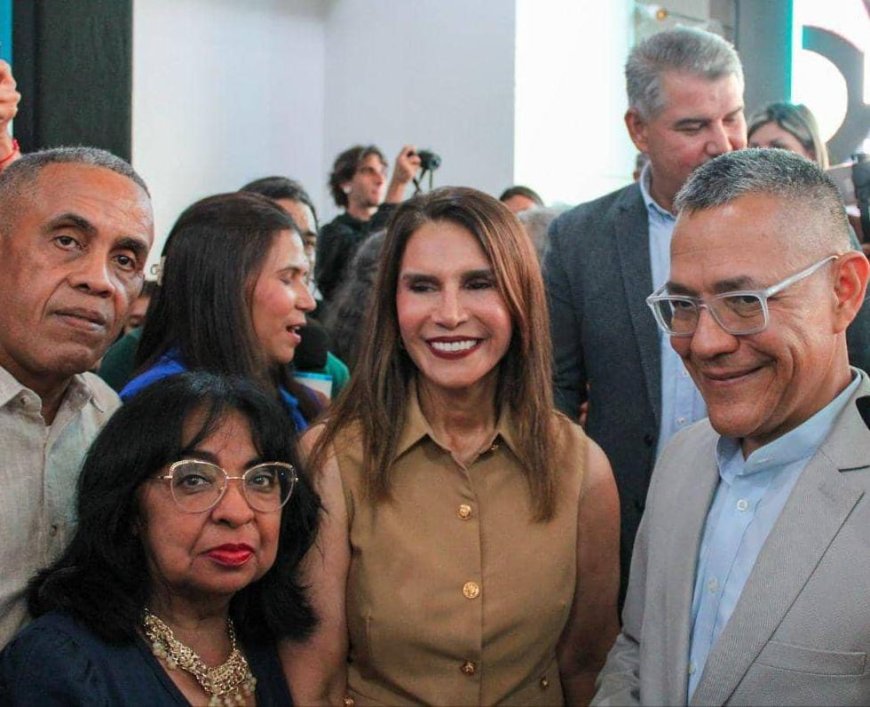 Ana Clara Barboza de Di Martino acompañó al Ministro de Cultura en la Filven