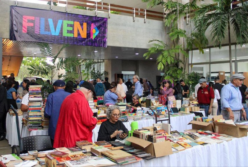 Ana Clara Barboza de Di Martino acompañó al Ministro de Cultura en la Filven