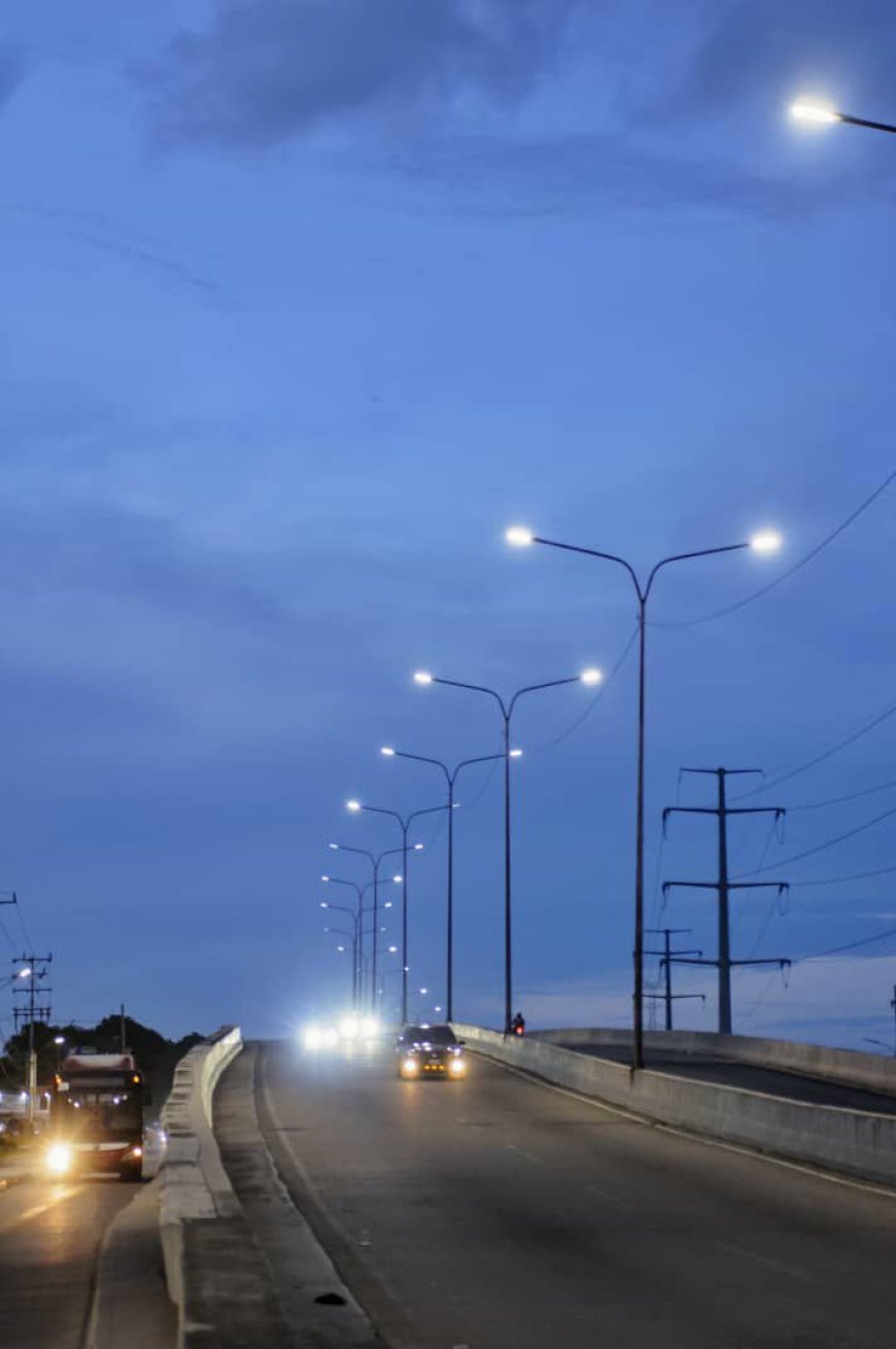 Iluminan el Corredor Vial Hugo Chávez y se benefician 5 parroquias del oeste de Maracaibo