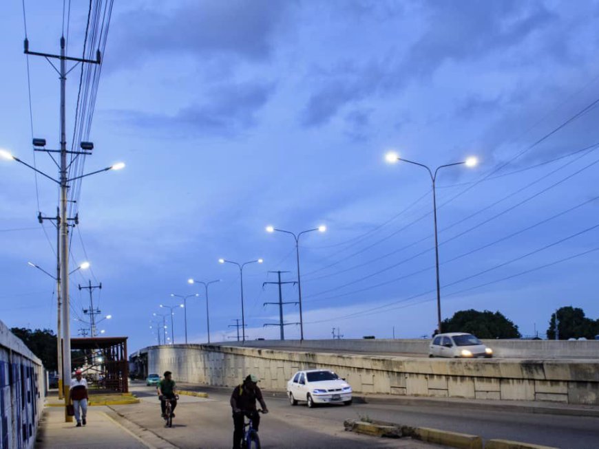 Iluminan el Corredor Vial Hugo Chávez y se benefician 5 parroquias del oeste de Maracaibo
