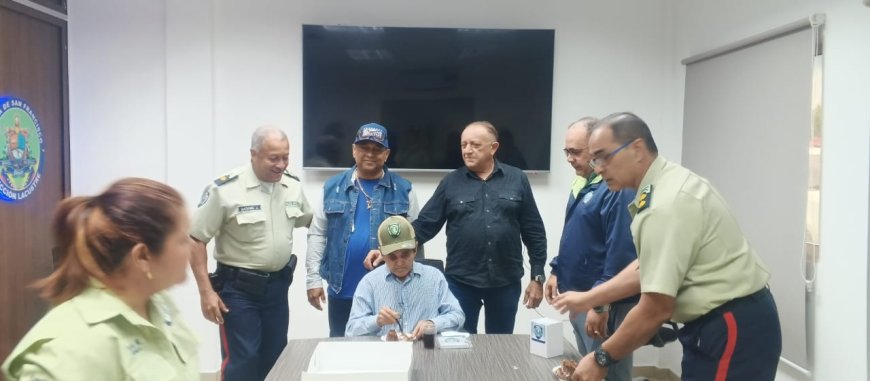 Polisur celebró el cumpleaño 76 del Tricampeón