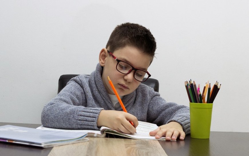 Cuidado con las pantallas y la miopía entre los niños