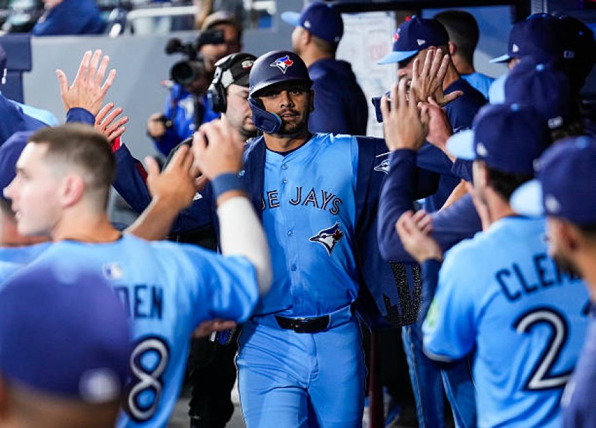 Andrés Giménez prendió la mecha y Toronto empató la Serie