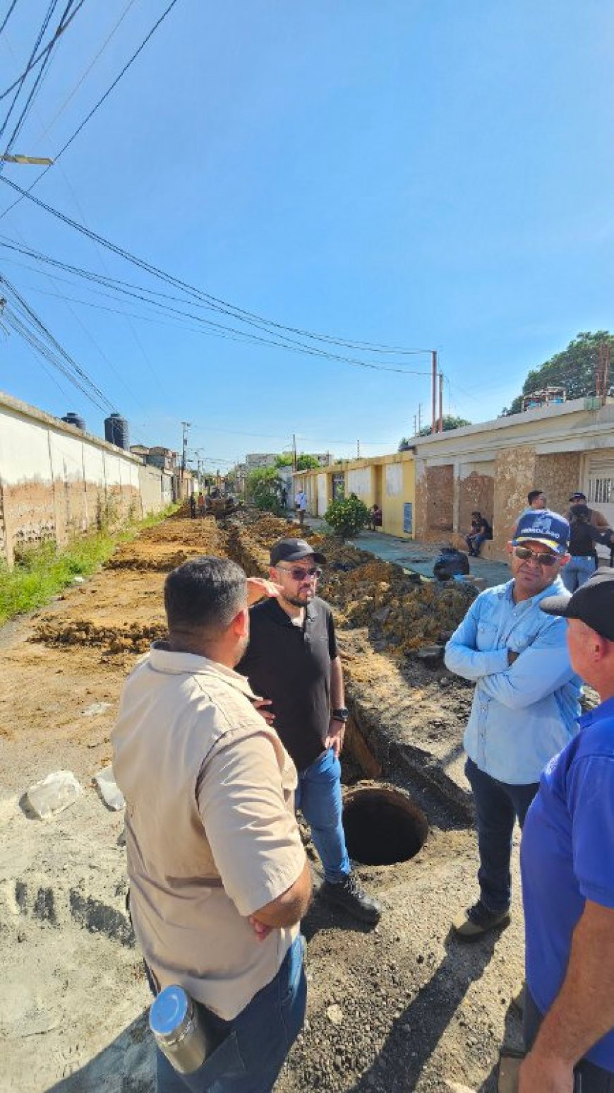 En Los Modines, el Gobierno bolivariano arregla 300 metros de colectores