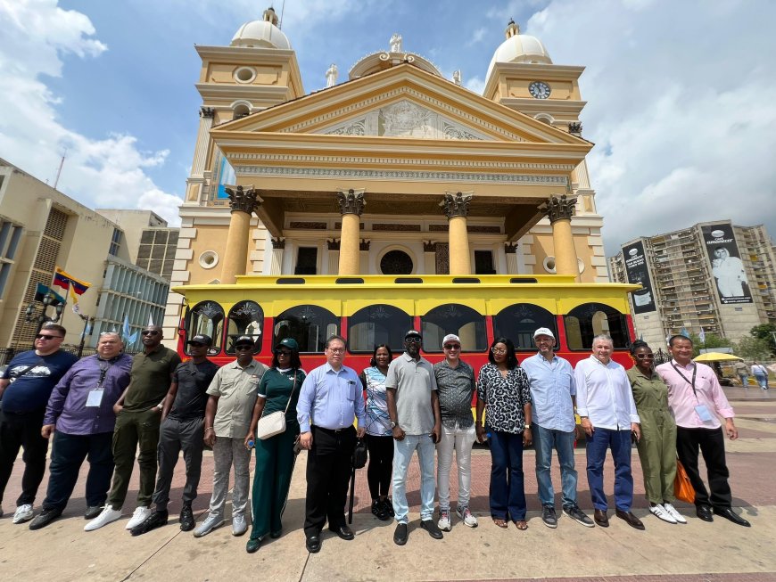 Tranvía recibió a diplomáticos de 12 países y los llevó a recorrer Maracaibo